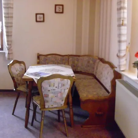 Flat In With Communal Garden Apartment