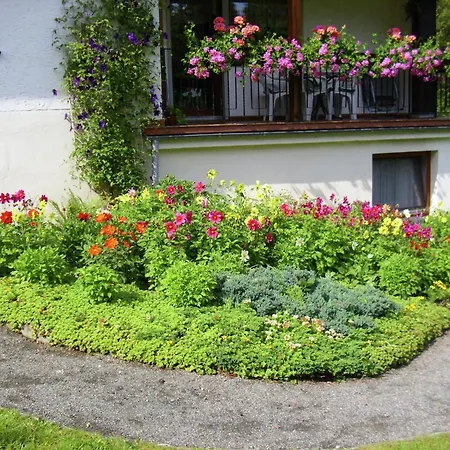 Flat In With Communal Garden Apartment