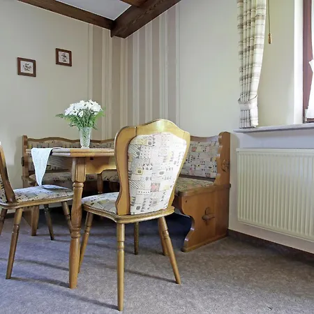 Flat In With Communal Garden Apartment